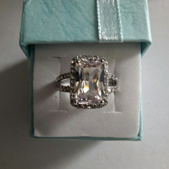 New Square faux cubic zirconium - Picture 4 of 5